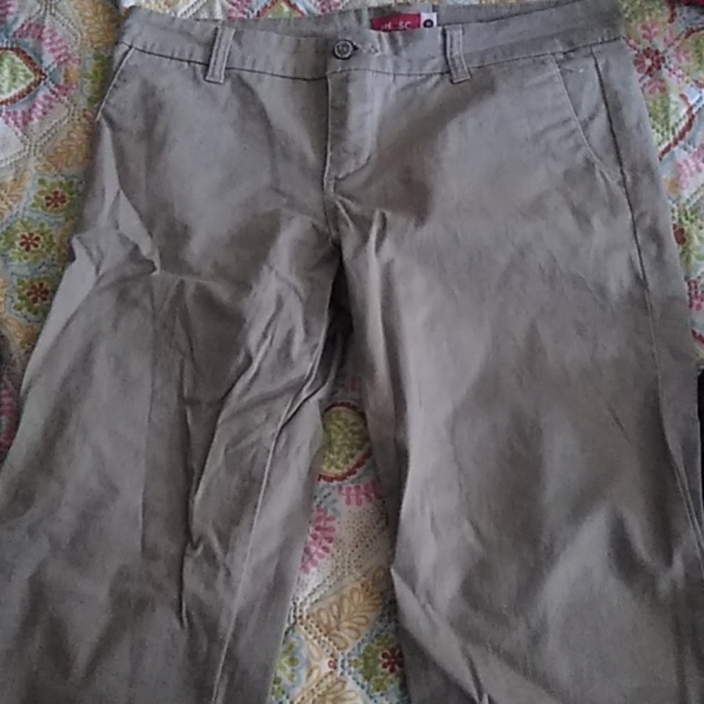 Tan capris